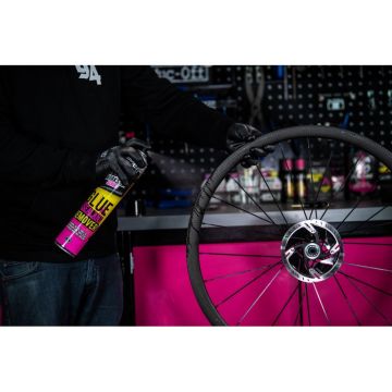 Muc-Off - Solutie pentru curatarea adezivului sau a solutiei anti-pana - 750ml