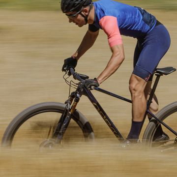 Orbea ALMA H30 Taupe Brown - Mango - bicicletă MTB XC hardtail Orbea ALMA H30 Taupe Brown - Mango - bicicletă MTB XC hardtail