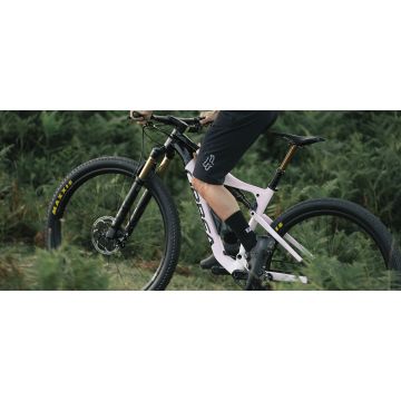 Orbea OIZ M30 Halo Silver-Blue Carbon View (Gloss) - bicicletă MTB XC full suspension Orbea OIZ M30 Halo Silver-Blue Carbon View (Gloss) - bicicletă MTB XC full suspension