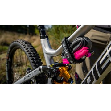 Muc-Off - banda transport accesorii bicicleta si geanta waterproof Utility Frame Strap plus Cargo Bag Bundle