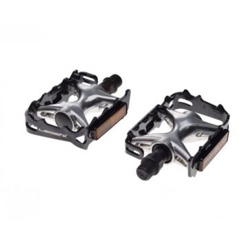 Set 2 pedale Wellgo din aluminiu+fier pentru bicicleta, filet 9 16, culoare negru argintiu Set 2 pedale Wellgo din aluminiu+fier pentru bicicleta, filet 9 16, culoare negru argintiu