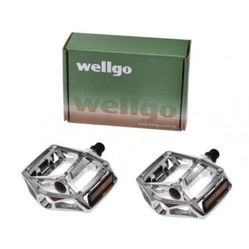 Set 2 pedale Wellgo din aluminiu pentru bicicleta, filet 9 16, culoare argintiu Set 2 pedale Wellgo din aluminiu pentru bicicleta, filet 9 16, culoare argintiu