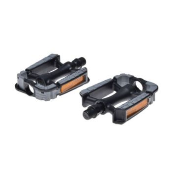 Set 2 pedale Wellgo din plastic antiderapant, pentru bicicleta, filet 9 16, culoare negru Set 2 pedale Wellgo din plastic antiderapant, pentru bicicleta, filet 9 16, culoare negru